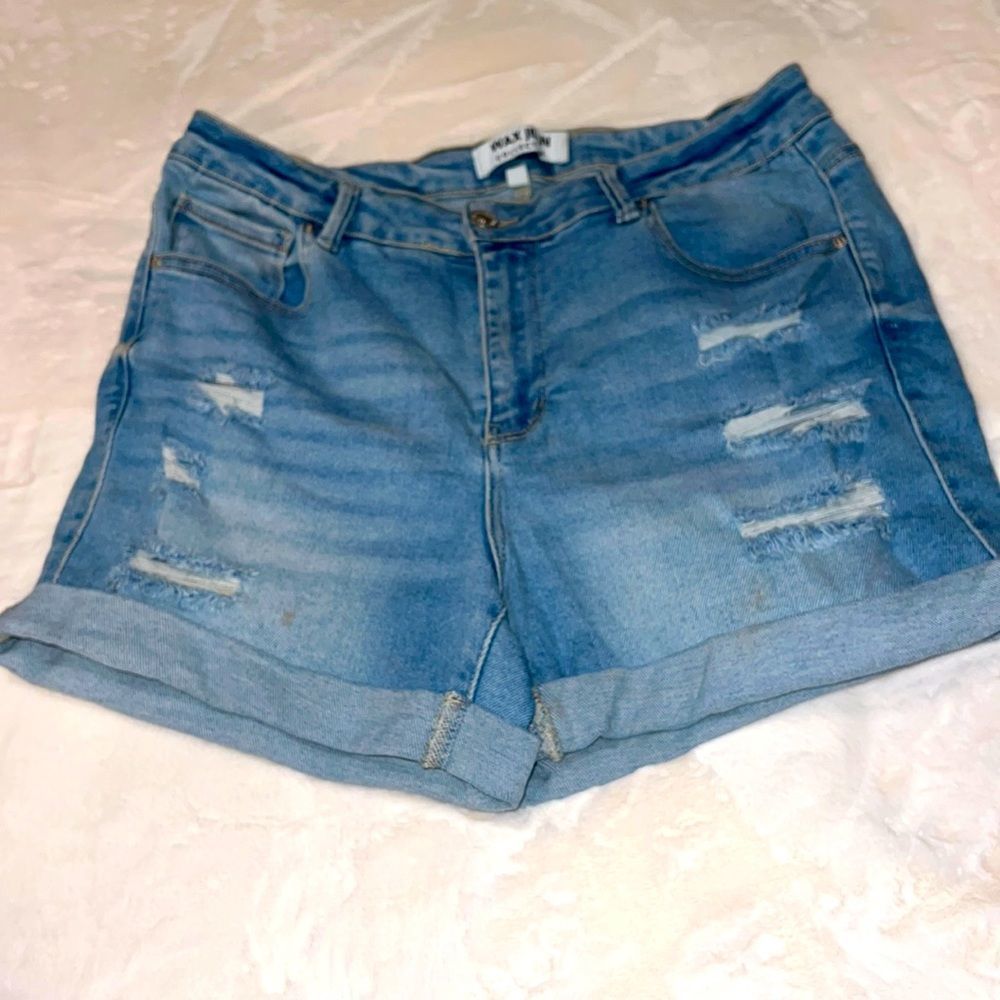 DISTRESSED Denim Shorts!